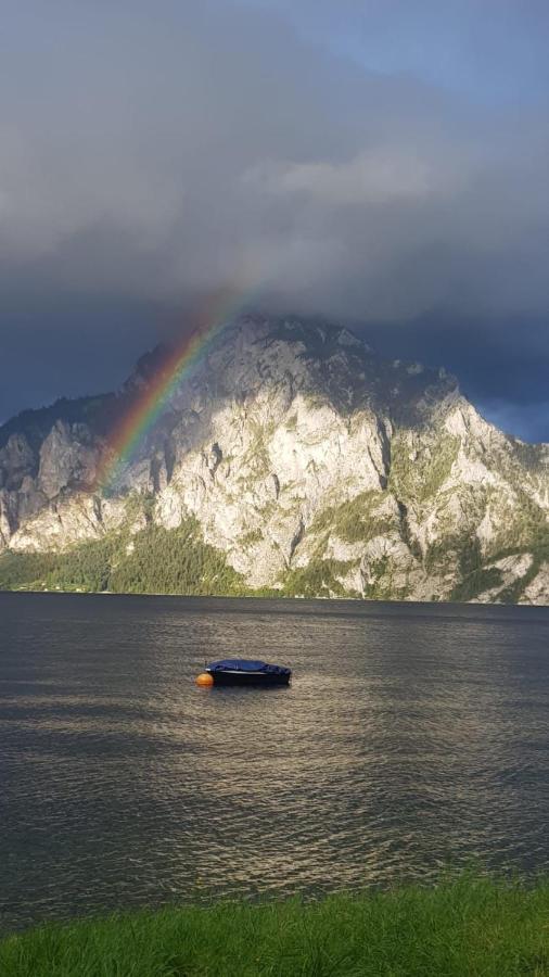 Ferienhaeuschen Am Traunsee Mit Tretboot Zur Freien Nutzung Am Badeplatz Altmuenster Exterior photo