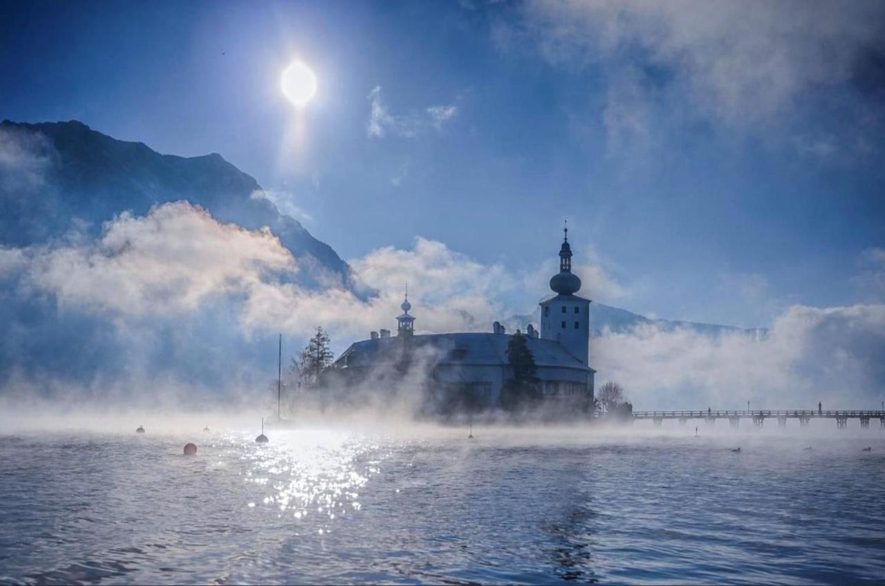 Ferienhaeuschen Am Traunsee Mit Tretboot Zur Freien Nutzung Am Badeplatz Altmuenster Exterior photo